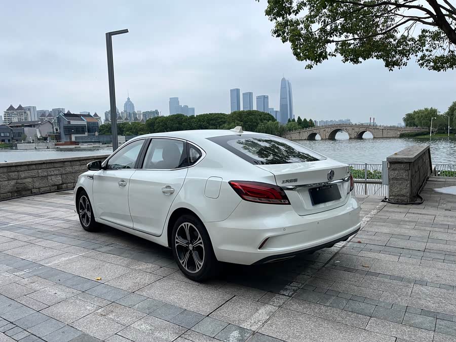 6 2018 car image #8