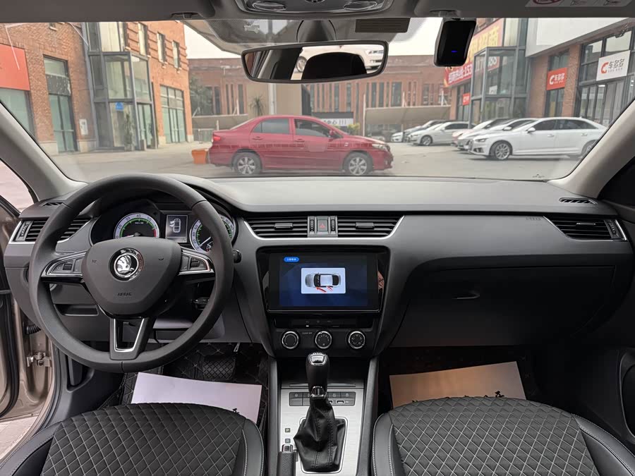 Skoda Octavia 2019 car image #8