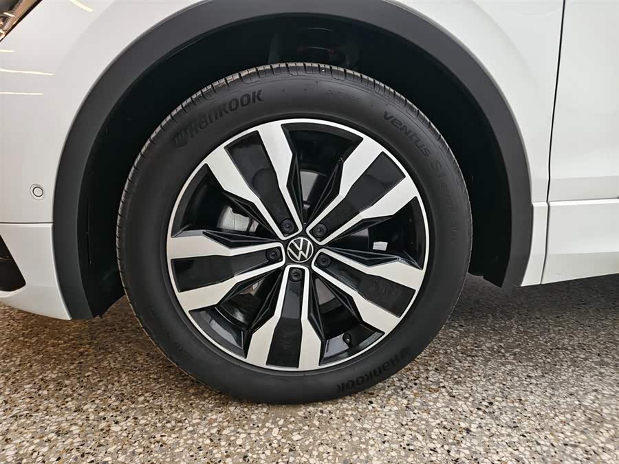 Volkswagen Tiguan L 2024 car image #8