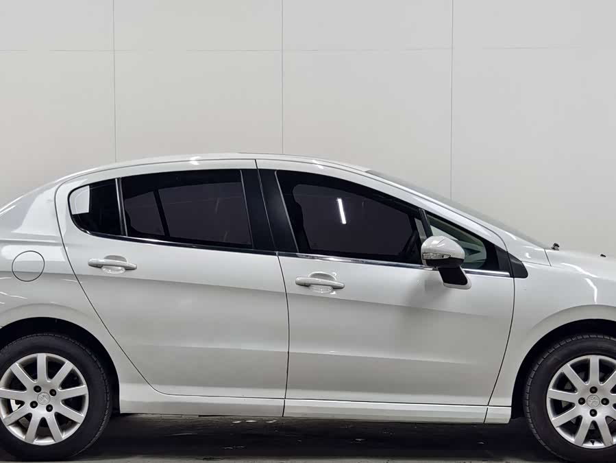 Peugeot 308 2014 car image #8