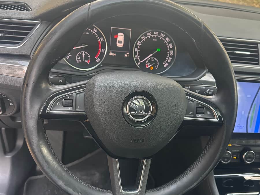 Skoda Superb 2016 car image #8