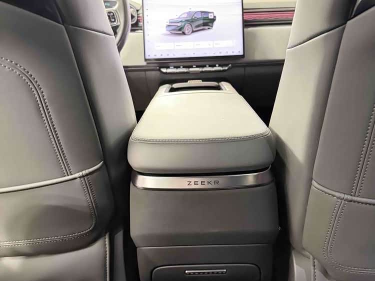 Zeekr 7X 2024 car image #8