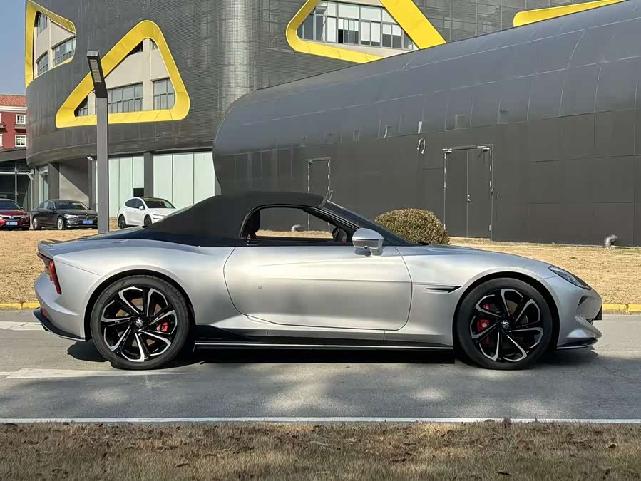 MG Cyberster car image #8