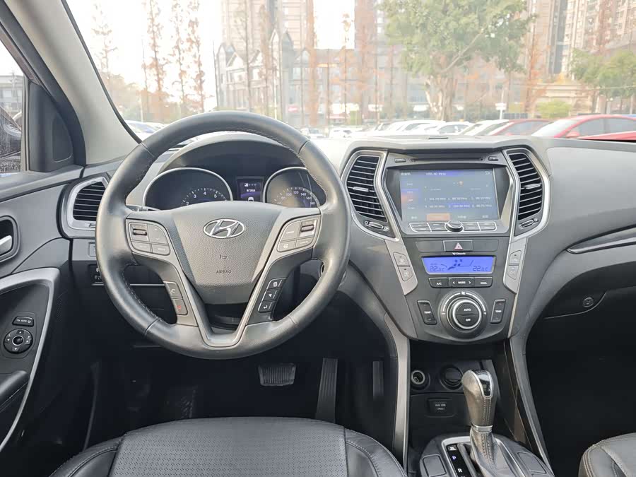 Hyundai Santa Fe 2023 car image #8