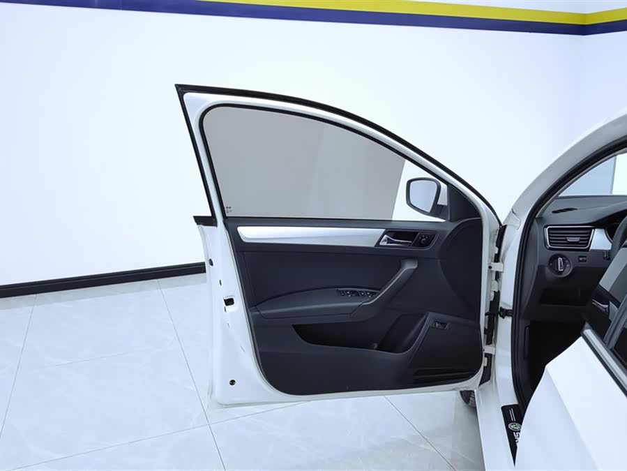 Skoda Rapid 2021 car image #8