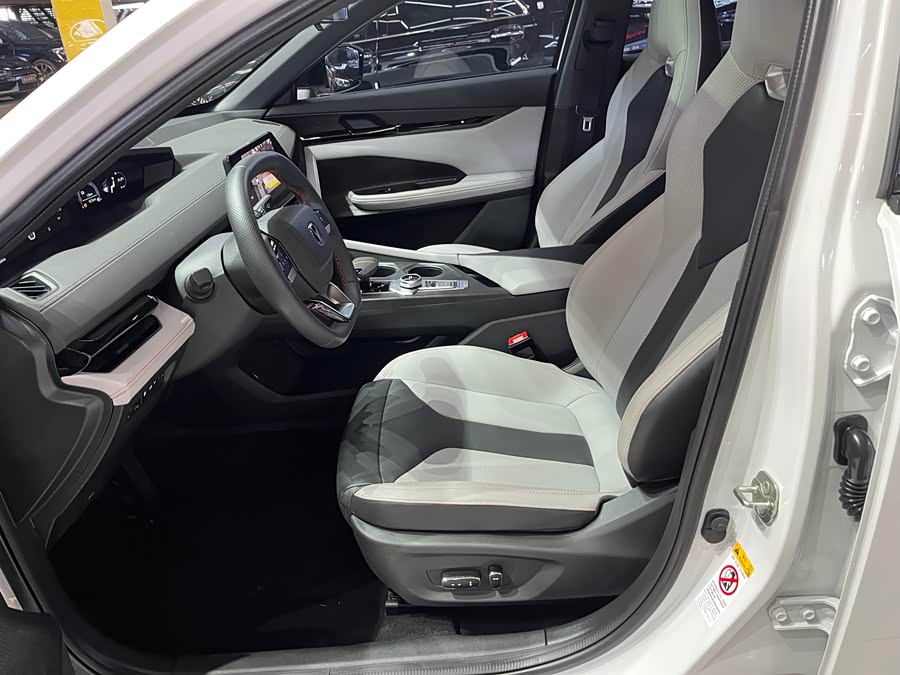 Changan UNI-V iDD 2024 car image #8