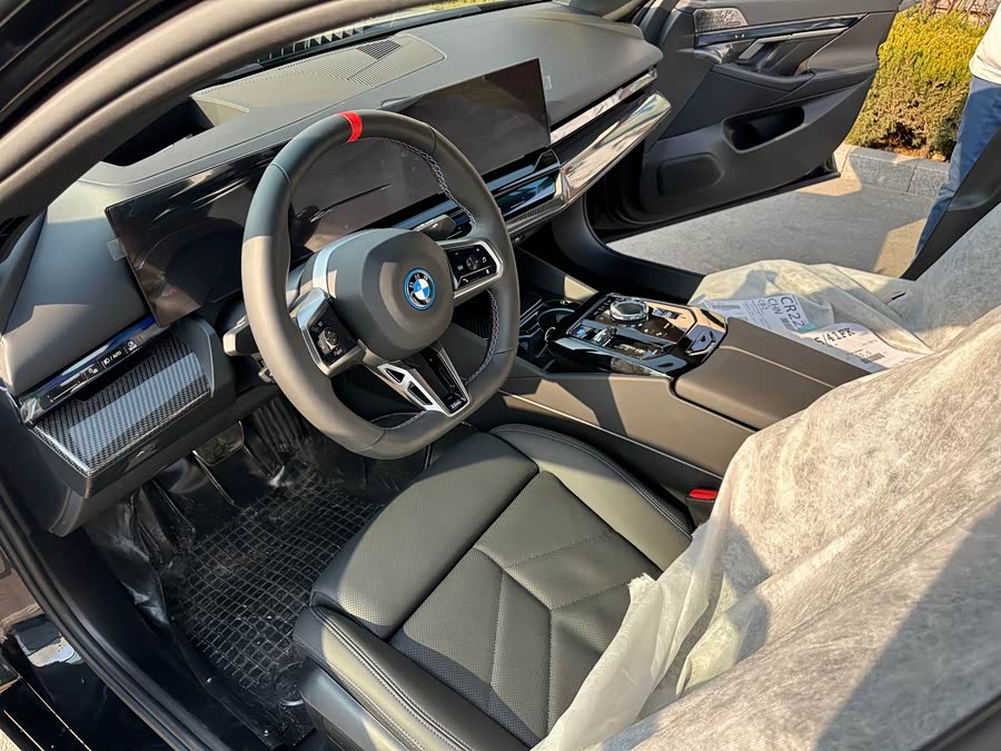 BMW i5 M60 car image #8