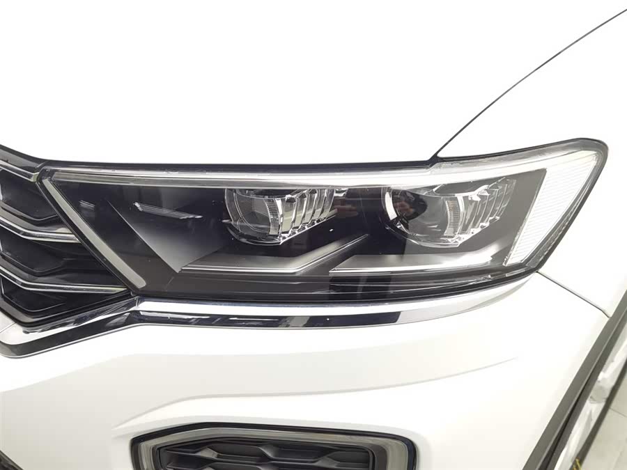 Volkswagen T-Roc 2020 car image #8