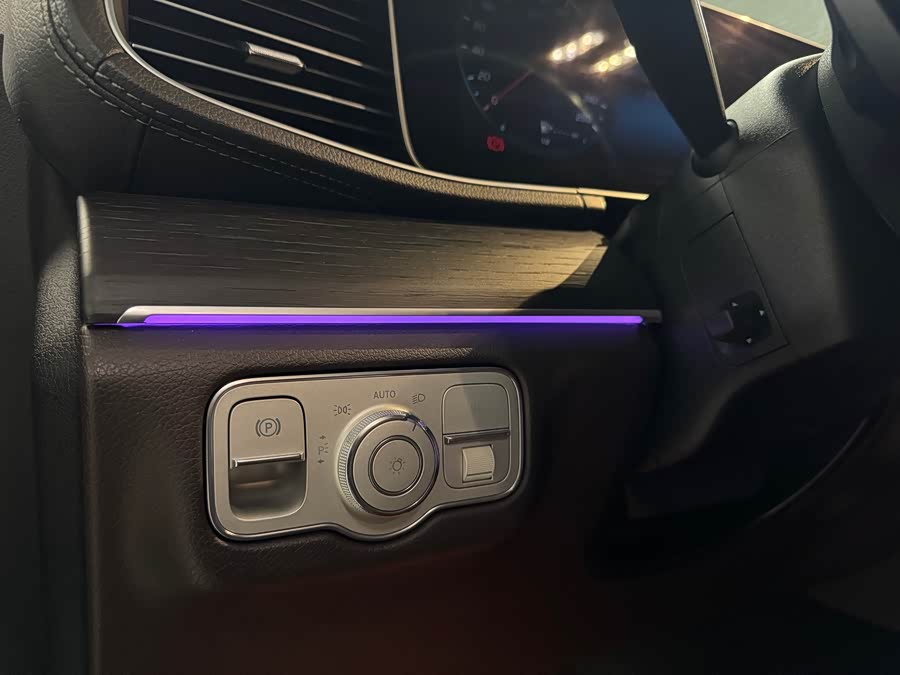 Mercedes-Benz GLE Class 2021 car image #8