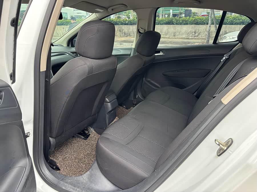 Peugeot 308 2017 car image #8