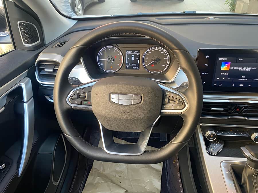 GEELY Coolray 2025 car image #8