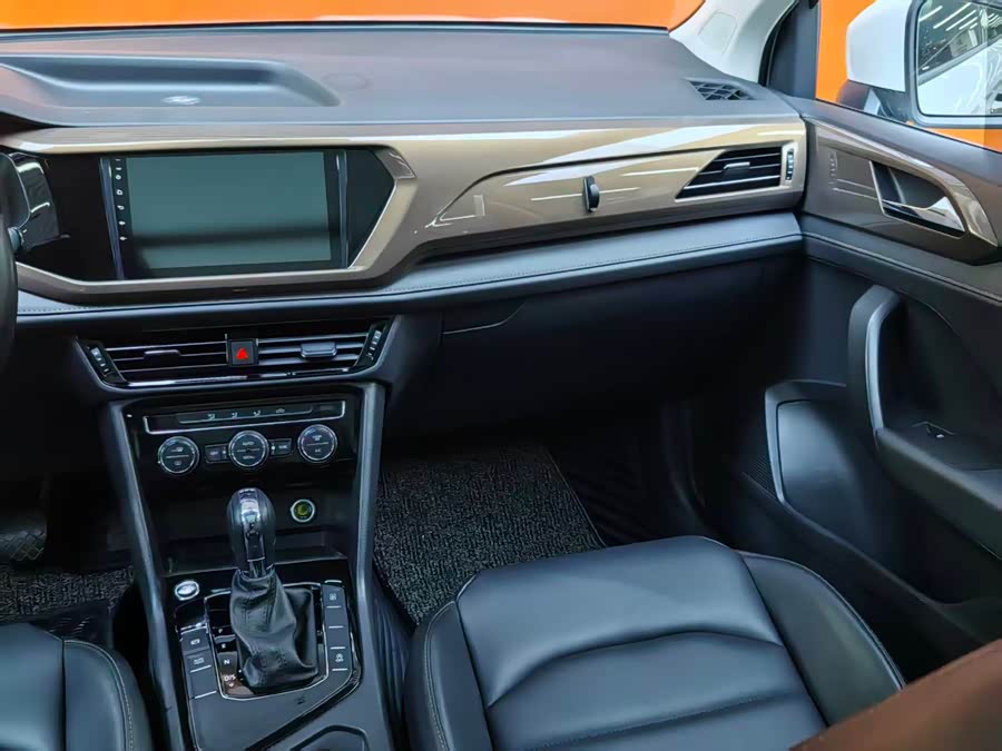 Volkswagen Tharu 2020 car image #8