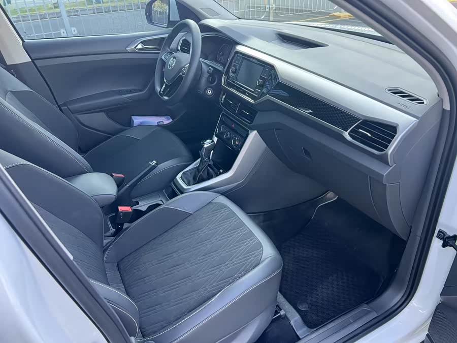 Volkswagen T-Cross 2020 car image #8