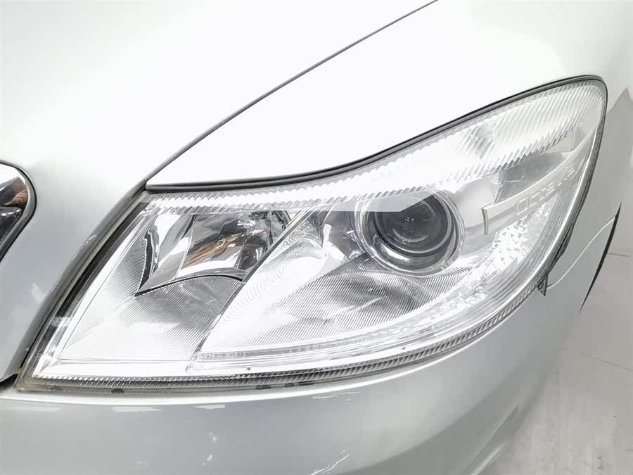 Skoda Octavia 2014 car image #8