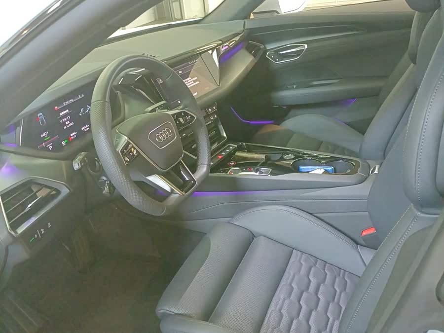 Audi e-tron GT 2024 #8 Audi e-tron GT 2024 صورة سيارة #8