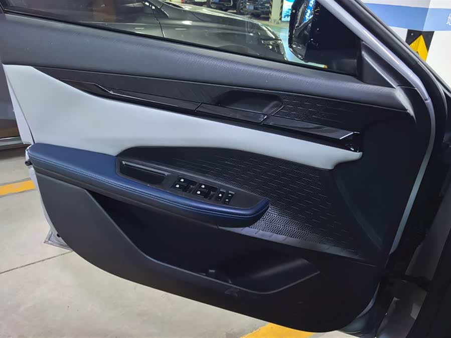 Changan UNI-V iDD 2023 car image #8