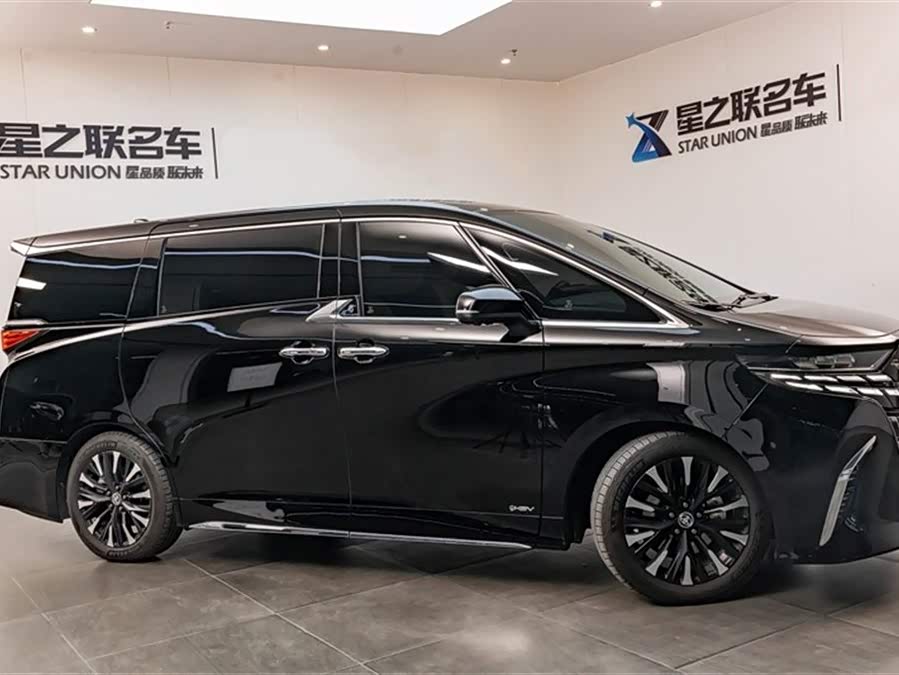 Toyota Alphard 2025 car image #8