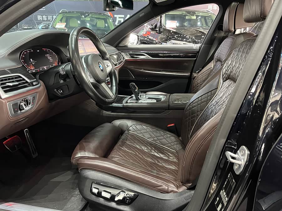 BMW 7 Series 2020 car image #8