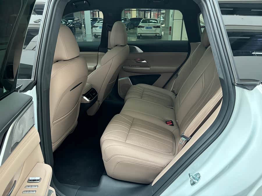 Xpeng G9 2025 car image #8