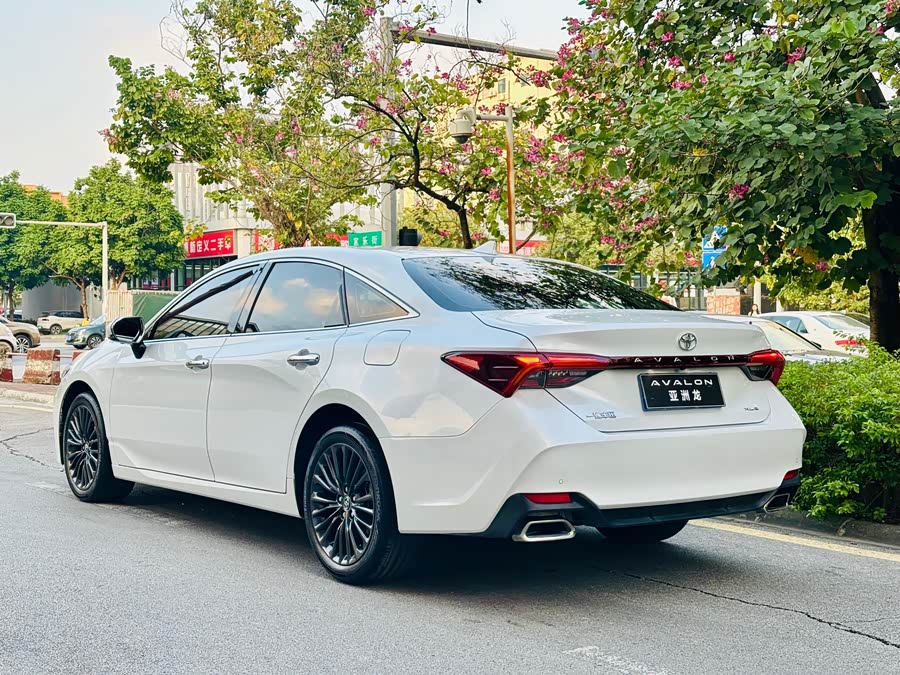 Toyota Avalon 2023 car image #8