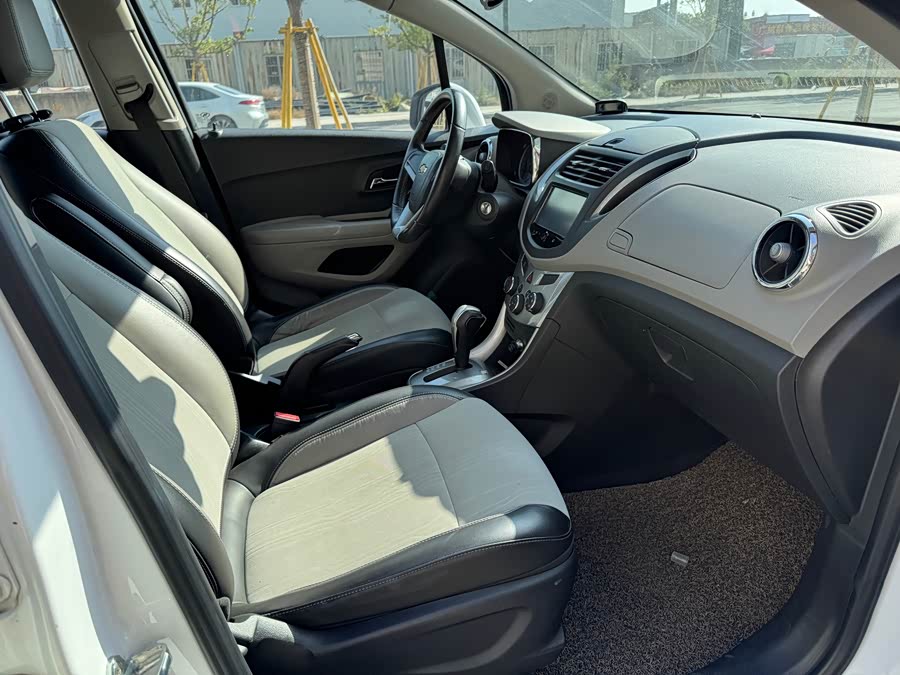 Chevrolet Tracker 2015 #8 Chevrolet Tracker 2015 car image #8