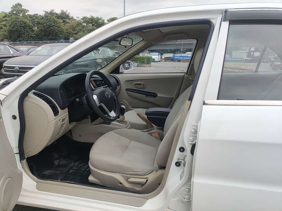 Soueast V3 Lingyue 2015 #8 Soueast V3 Lingyue 2015 car image #8