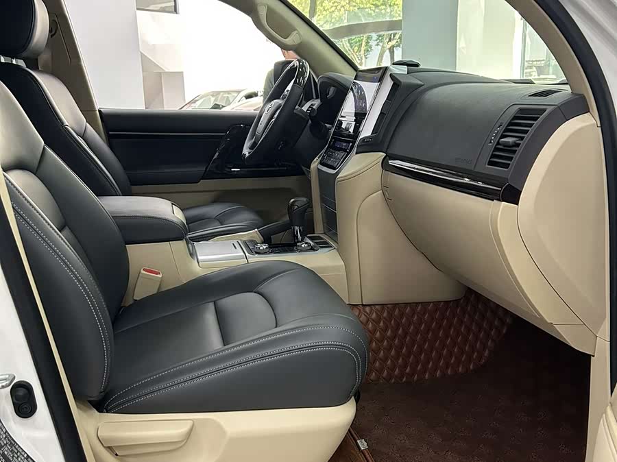 Toyota Land Cruiser 2019 #8 Toyota Land Cruiser 2019 car image #8
