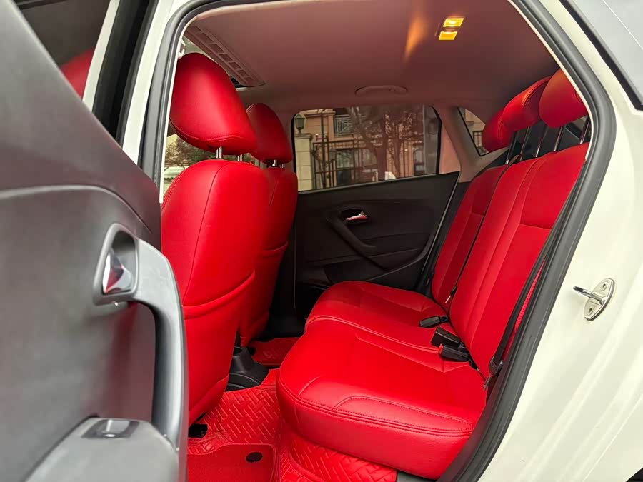 Volkswagen Polo 2016 car image #8