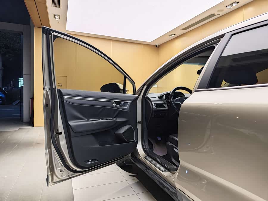 GEELY 2017 car image #8