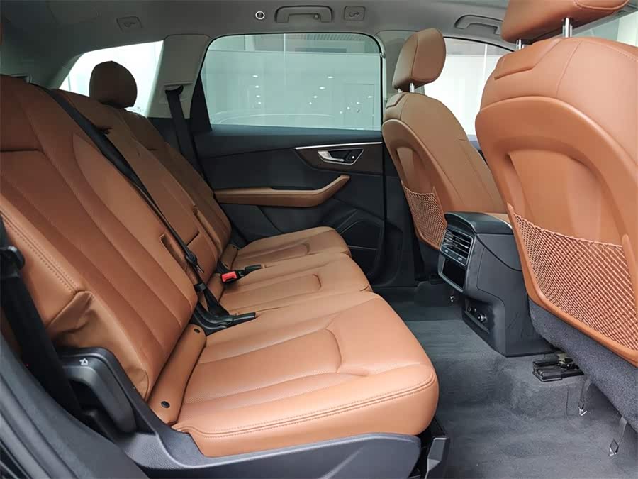 Audi Q7 2023 car image #8