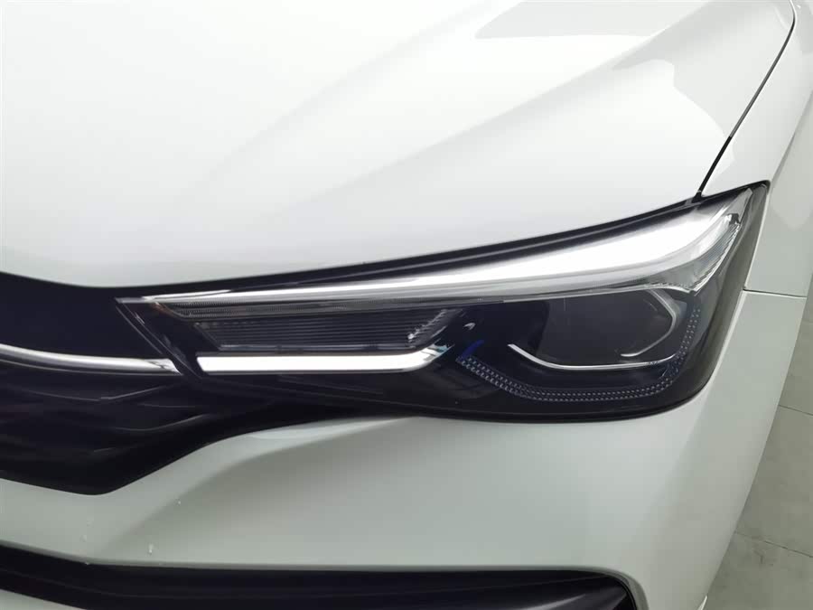 Roewe i5 2022 car image #8