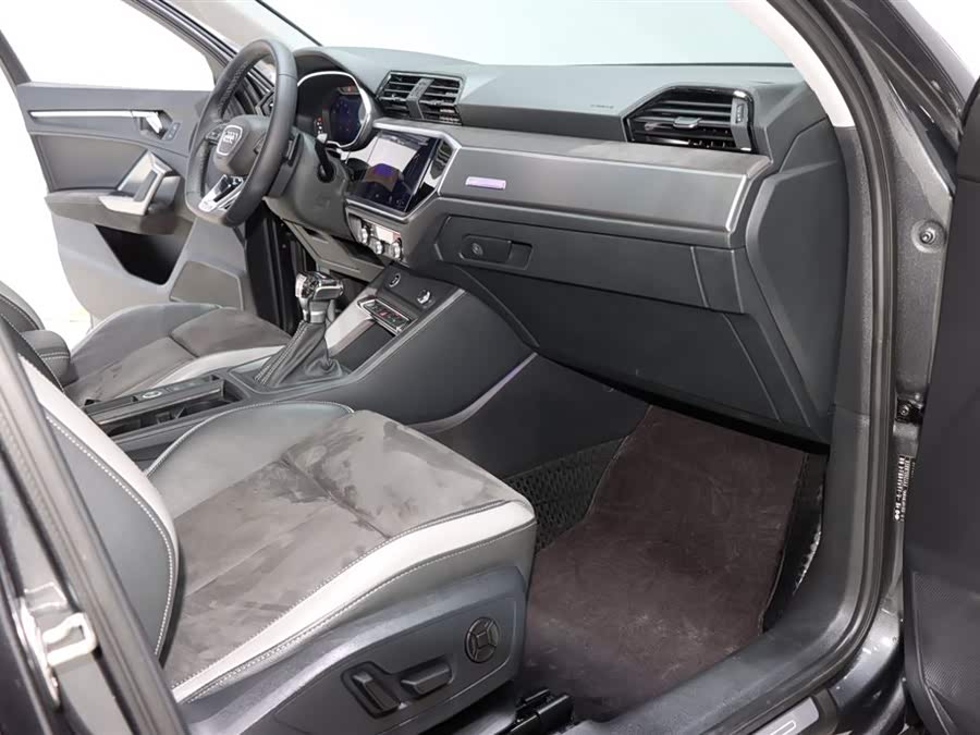 Audi Q3 2022 car image #8