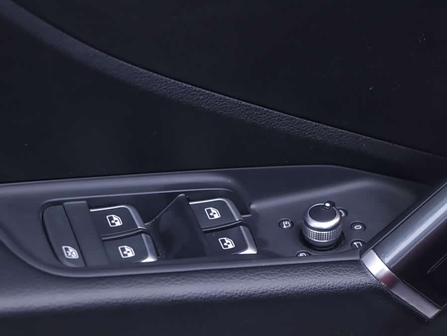 Audi Q2L 2020 car image #8