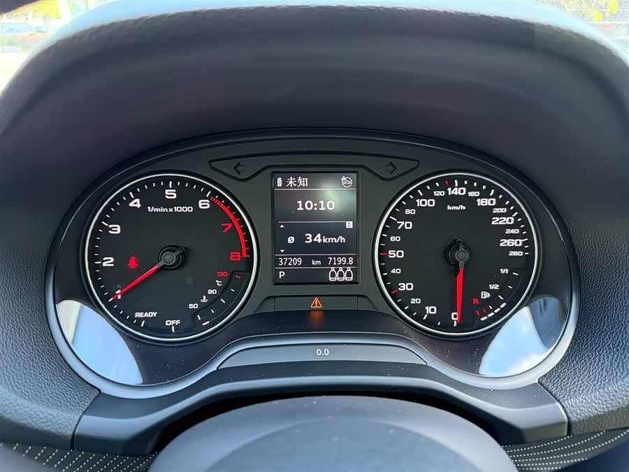 Audi Q2L 2021 car image #8