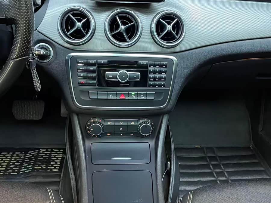 Mercedes-Benz GLA Class 2015 immagine di auto #8