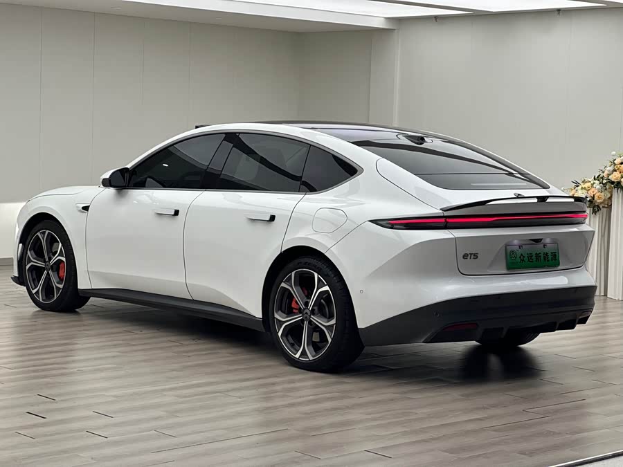 NIO ET5 2023 car image #8