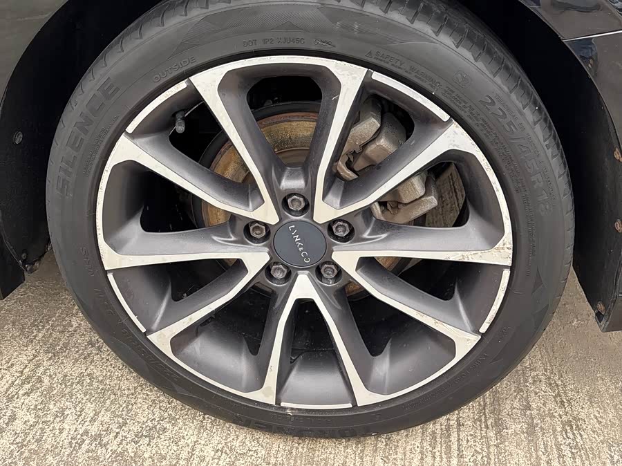 Lynk & Co 03 2019 car image #8
