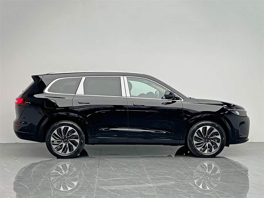 2025 car image #8