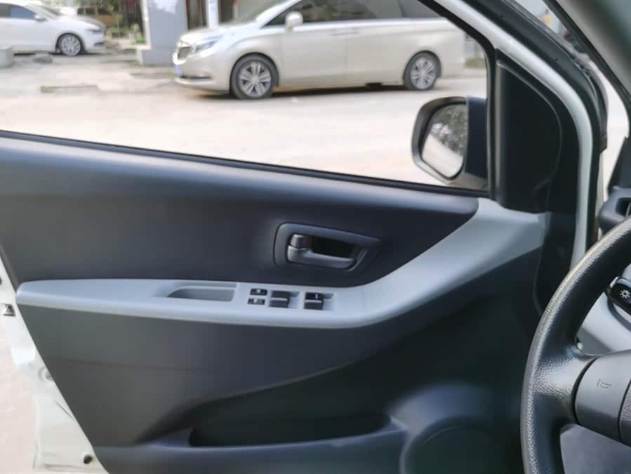 Suzuki 2014 car image #8