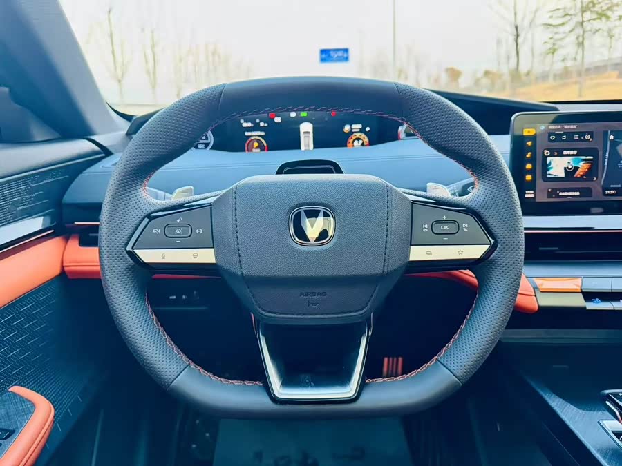 Changan UNI-V 2023 car image #8