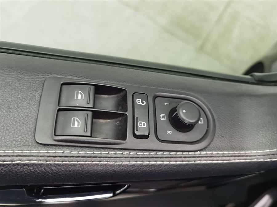 Volkswagen Caravelle 2016 car image #8