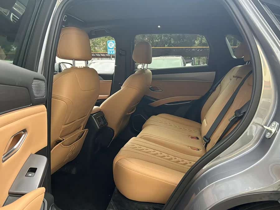 BYD SongL DM-i 2025 car image #8