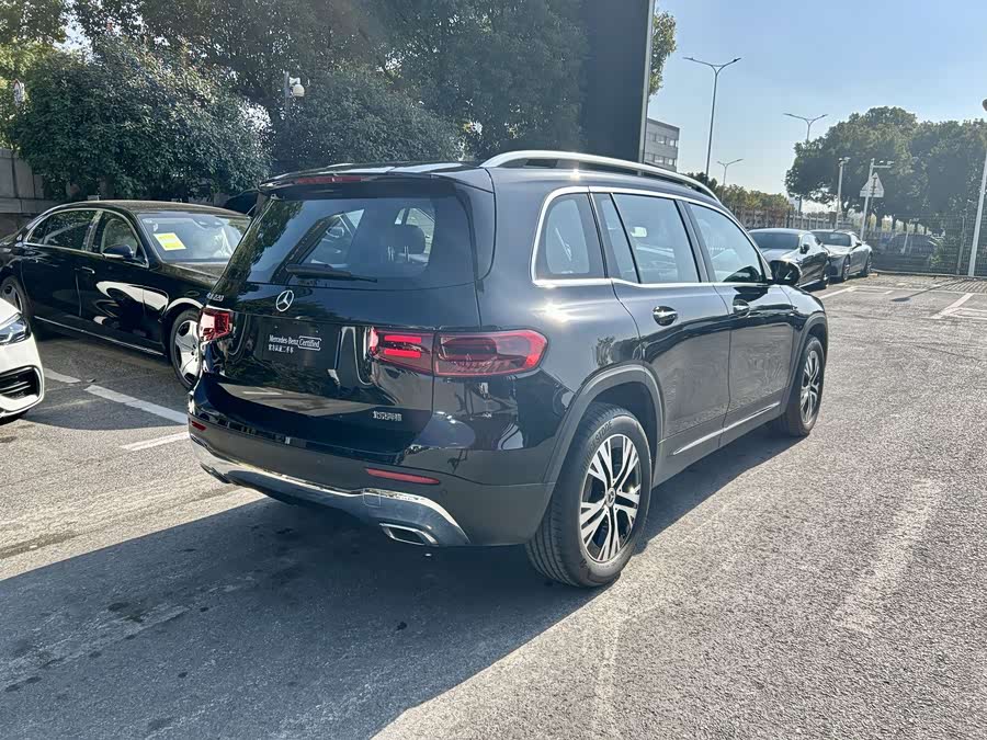 Mercedes-Benz GLB Class 2025 car image #8