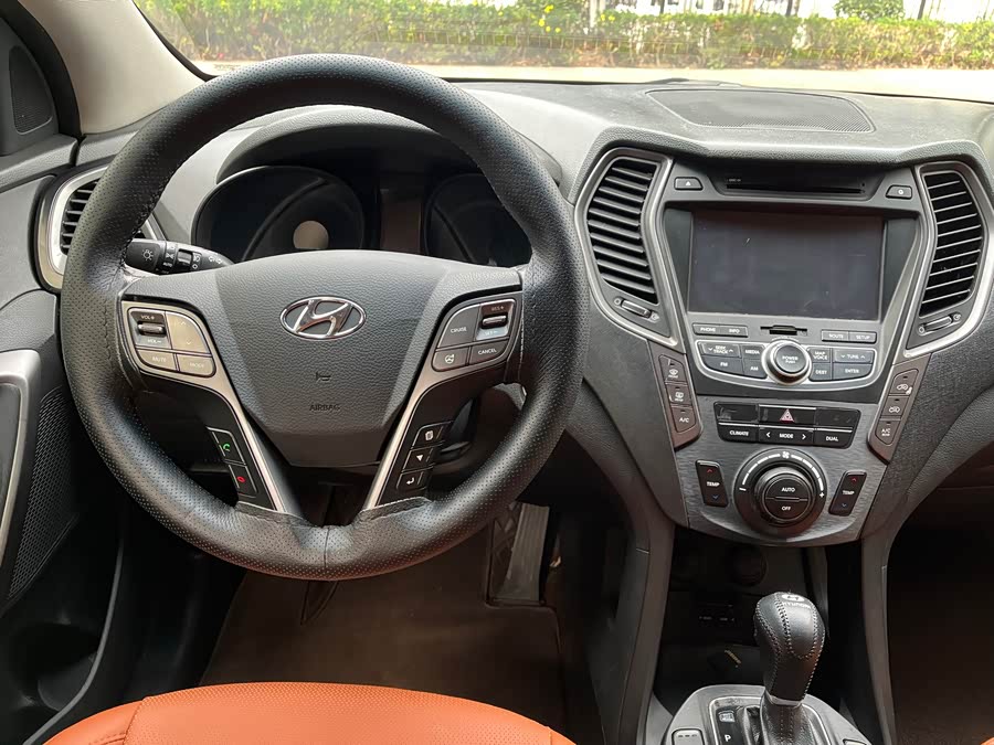 Hyundai Santa Fe 2013 car image #8
