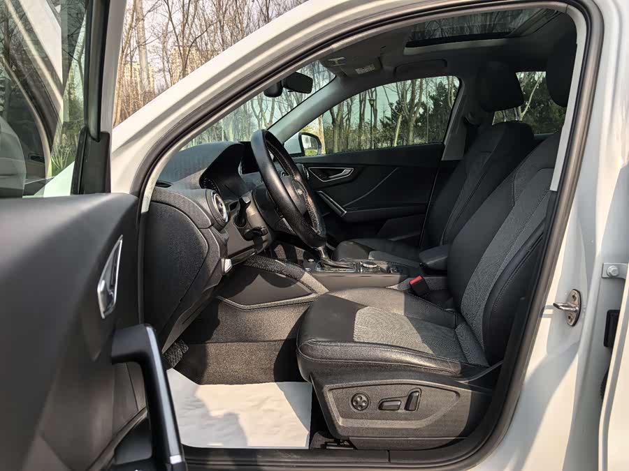 Audi Q2L 2021 car image #8