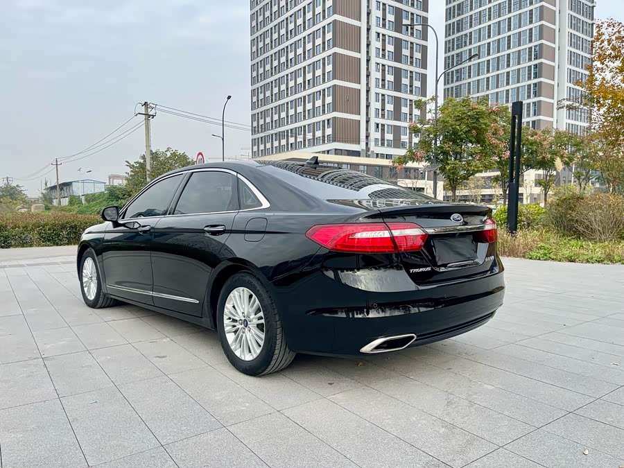 Ford Taurus 2017 car image #8