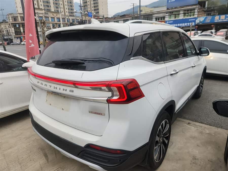 Forthing T5 2019 #8 Forthing T5 2019 صورة سيارة #8