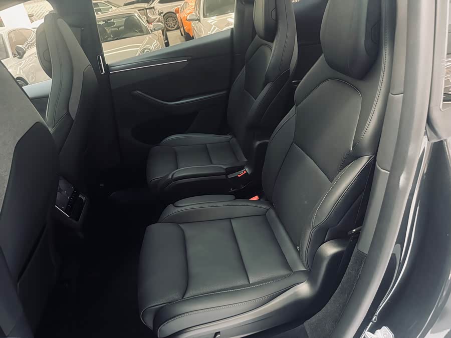 特斯拉 Model Y L 2025 汽车图片 #8