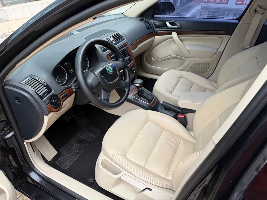 Skoda Octavia 2012 #8 Skoda Octavia 2012 car image #8