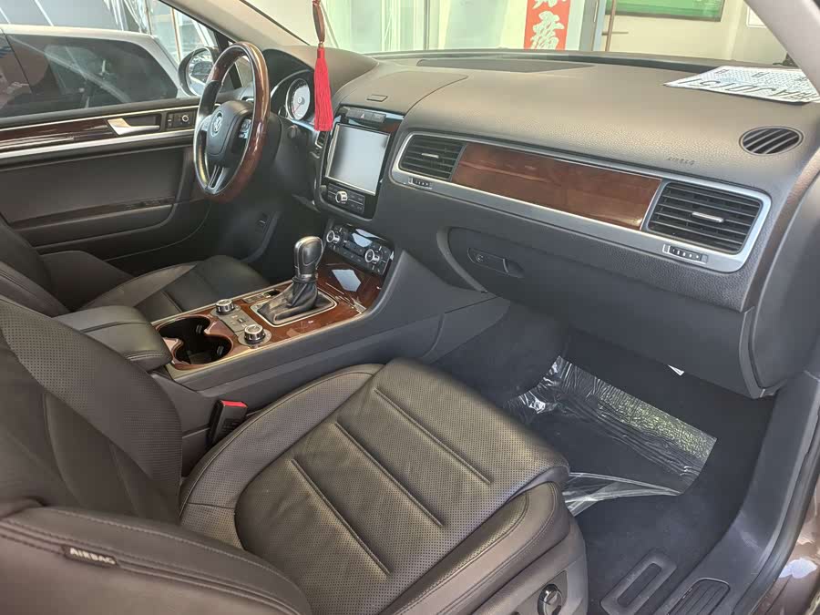 Volkswagen Touareg 2015 car image #8